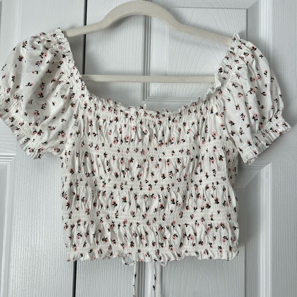 EUC Garage floral rouched crop tee. Never worn - Picture 5 of 7